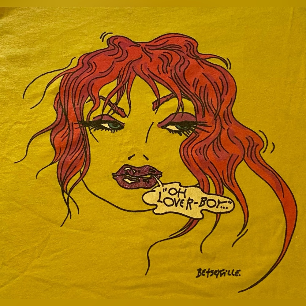 Betseyville Rare Glitter Loverboy 3/4 Tee! 💋